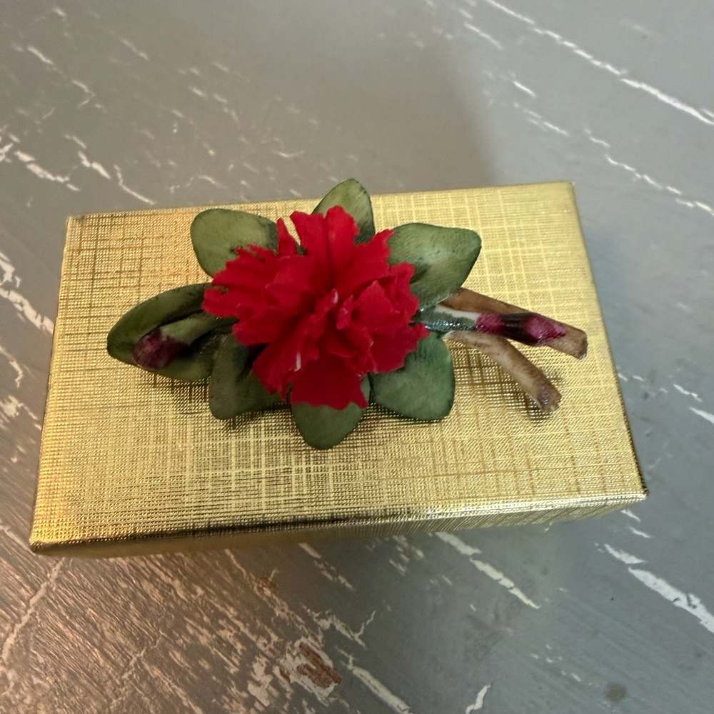 Carlos Savastano Red Floral Porcelain Brooch 

Made in Italy